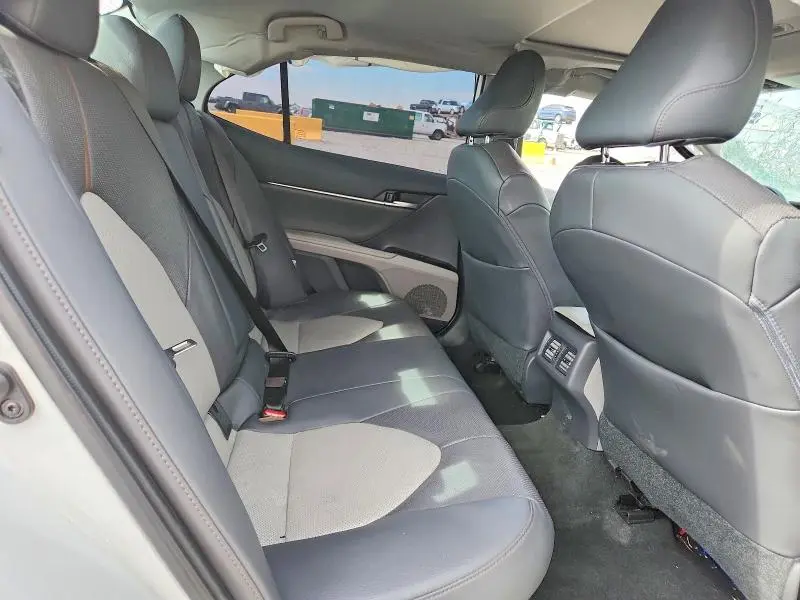 2020 TOYOTA CAMRY XLE  