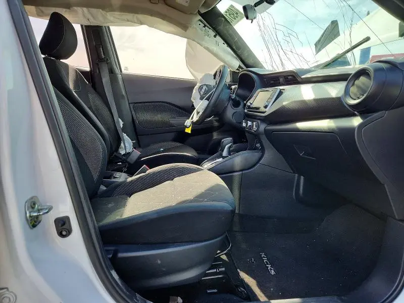 2019 NISSAN KICKS S  