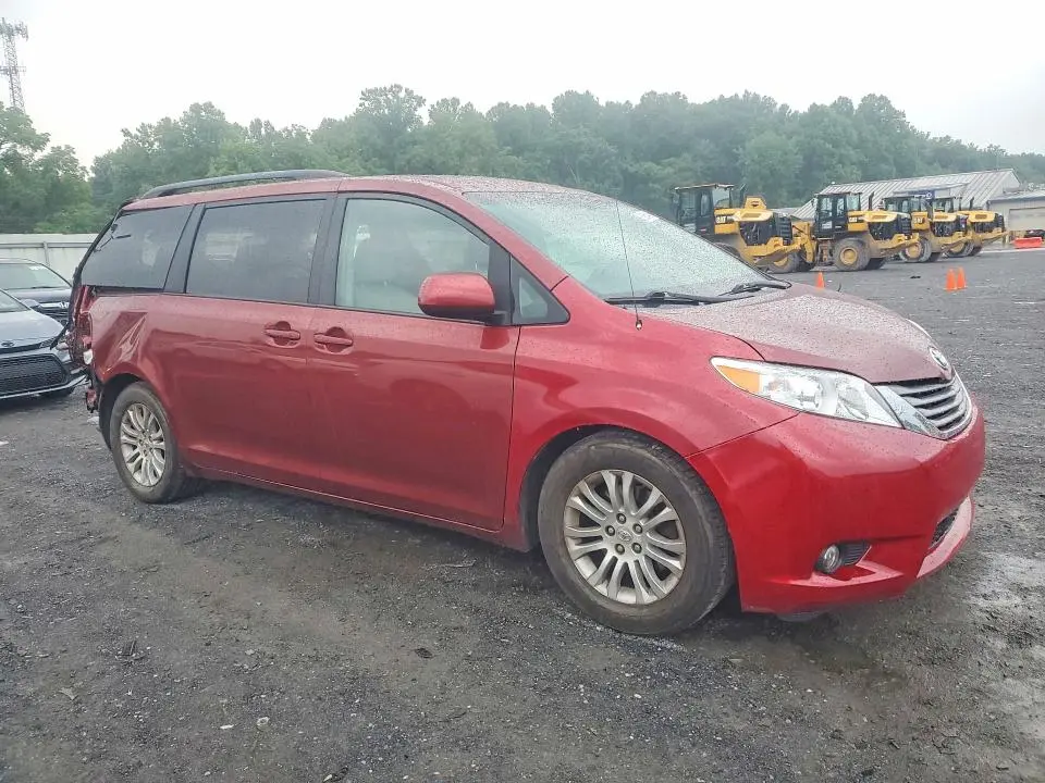 2011 TOYOTA SIENNA XLE 8-PASSENGER  