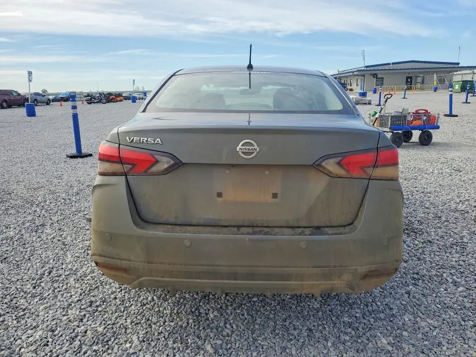 2022 NISSAN VERSA S  
