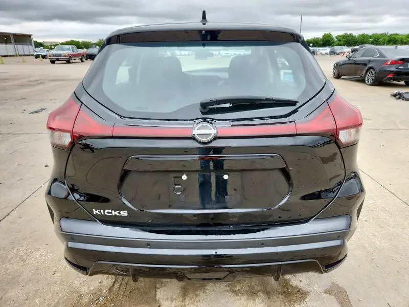 2022 NISSAN KICKS S  