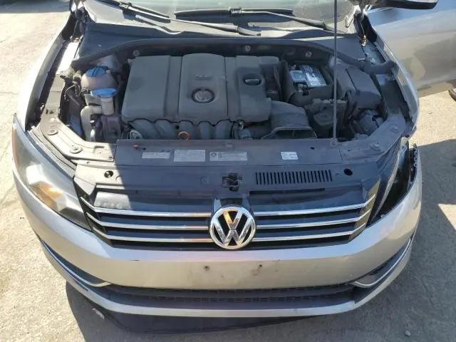 2013 VOLKSWAGEN PASSAT SE  