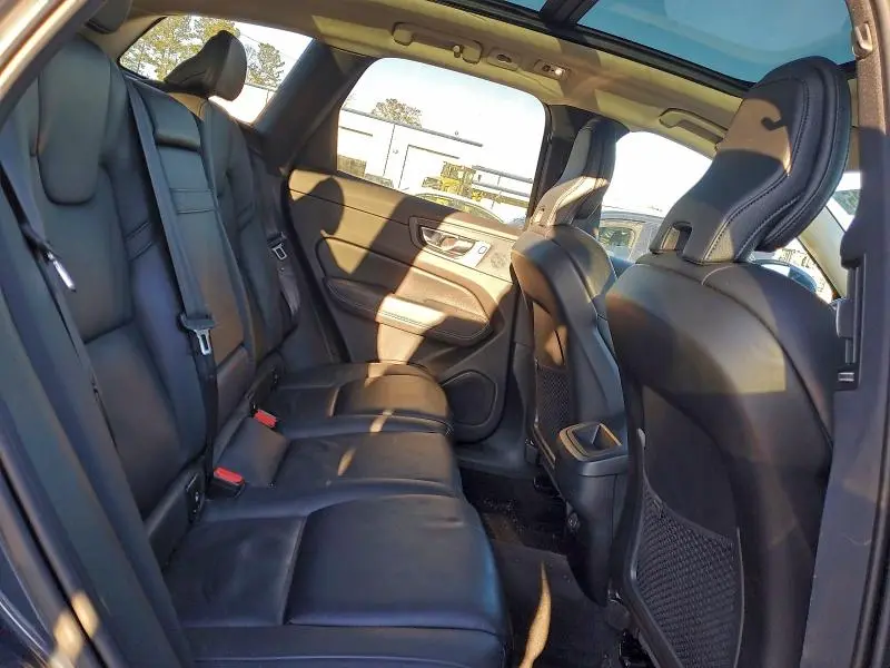 2021 VOLVO XC60 T6 MOMENTUM  