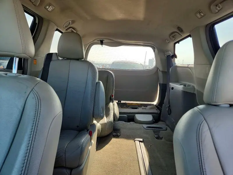2013 TOYOTA SIENNA XSE 7-PASSENGER  