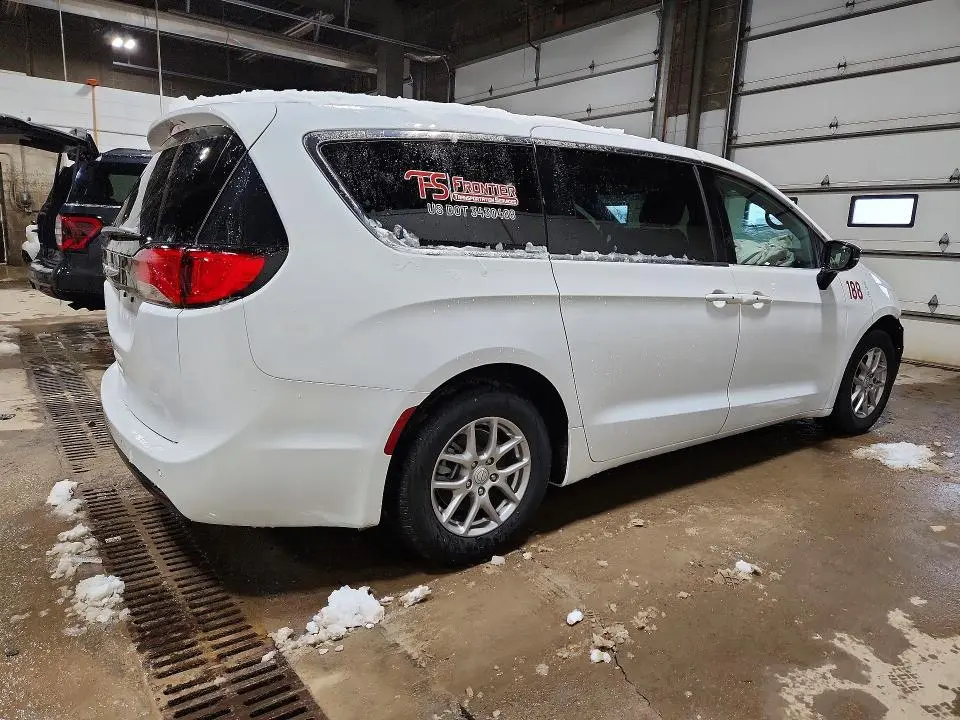2025 CHRYSLER VOYAGER LX  