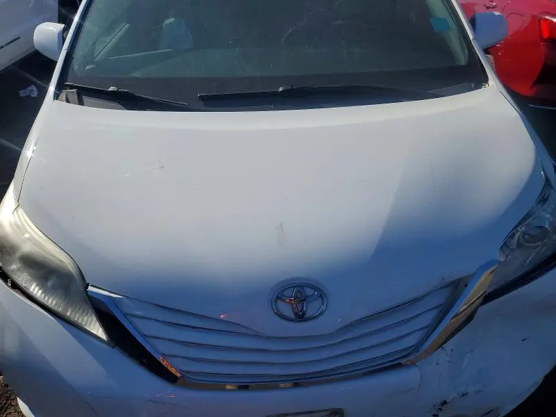 2017 TOYOTA SIENNA   