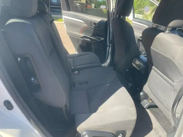 2016 TOYOTA HIGHLANDER LE  