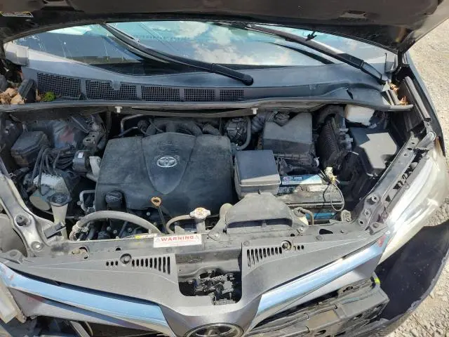 2020 TOYOTA SIENNA XLE  