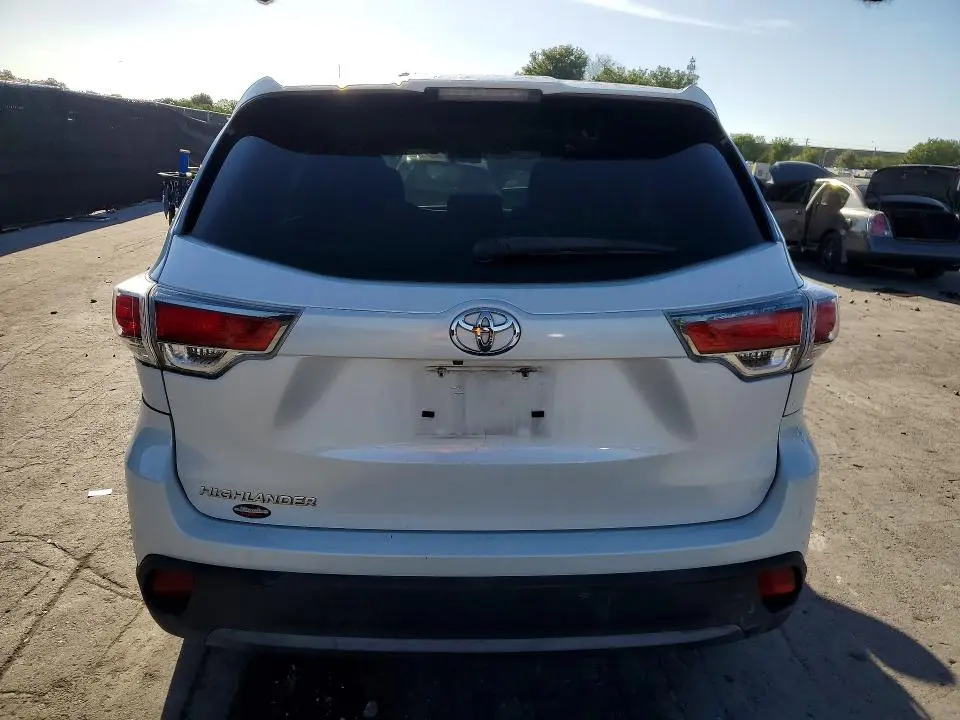 2016 TOYOTA HIGHLANDER LE  