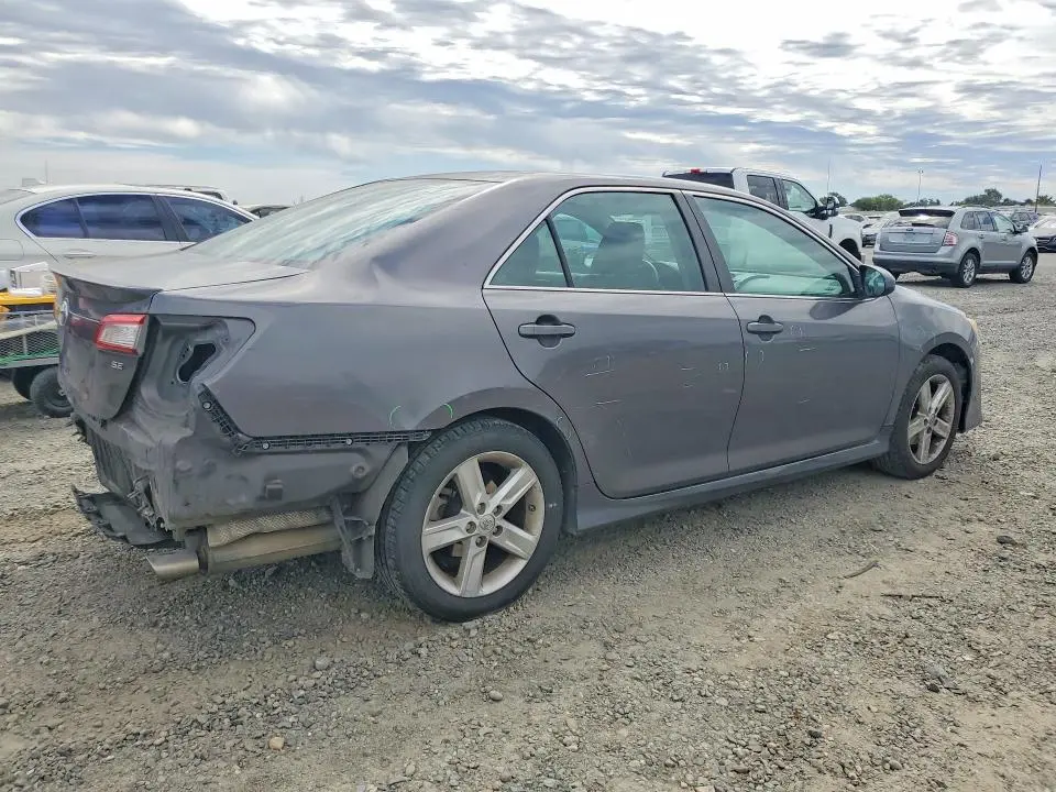 2014 TOYOTA CAMRY SE  