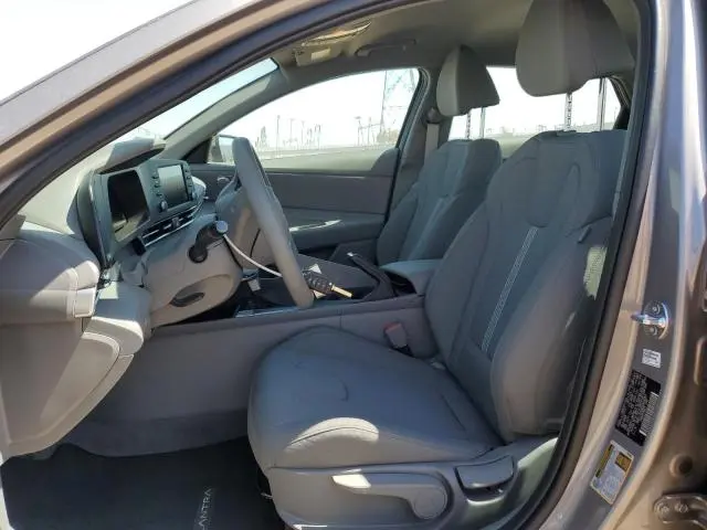 2025 HYUNDAI ELANTRA SE  