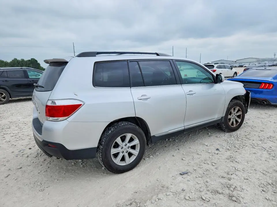 2013 TOYOTA HIGHLANDER SE  