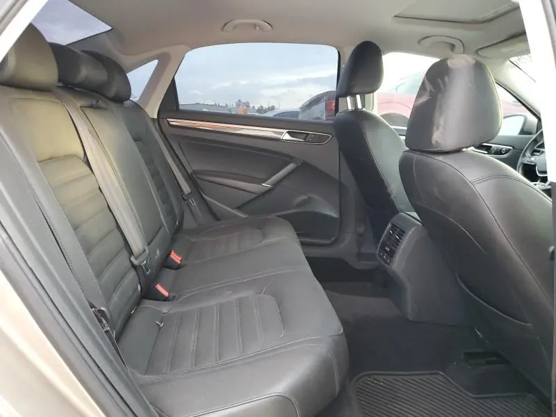 2016 VOLKSWAGEN PASSAT SEL  