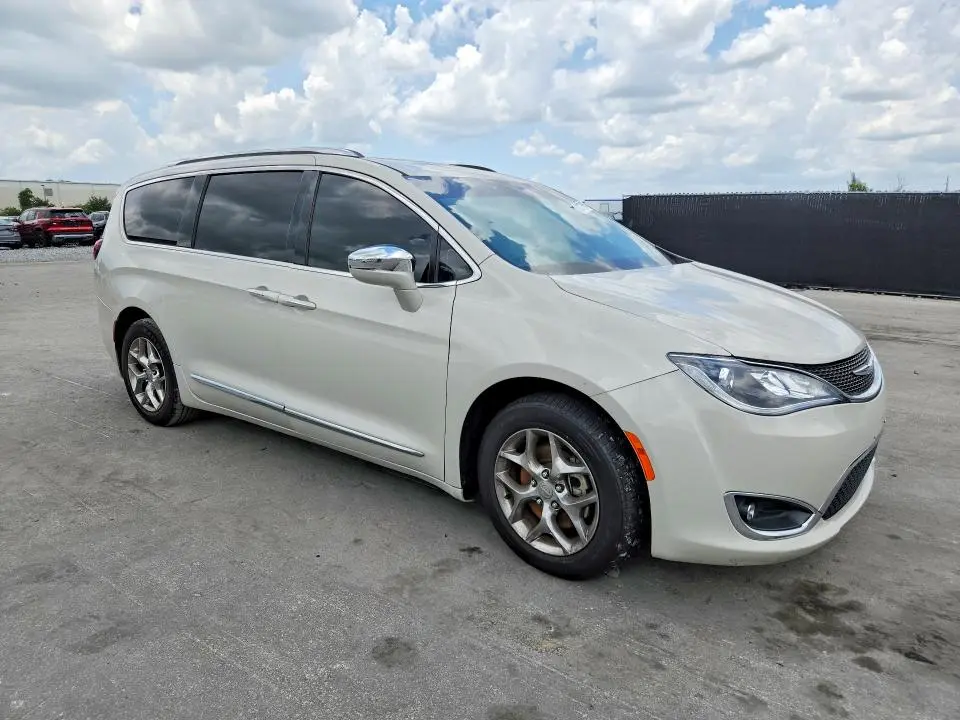 2017 CHRYSLER PACIFICA LIMITED  