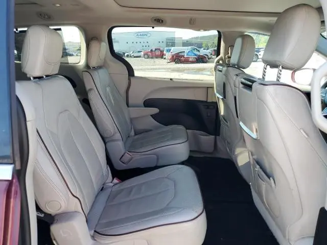 2017 CHRYSLER PACIFICA LIMITED  