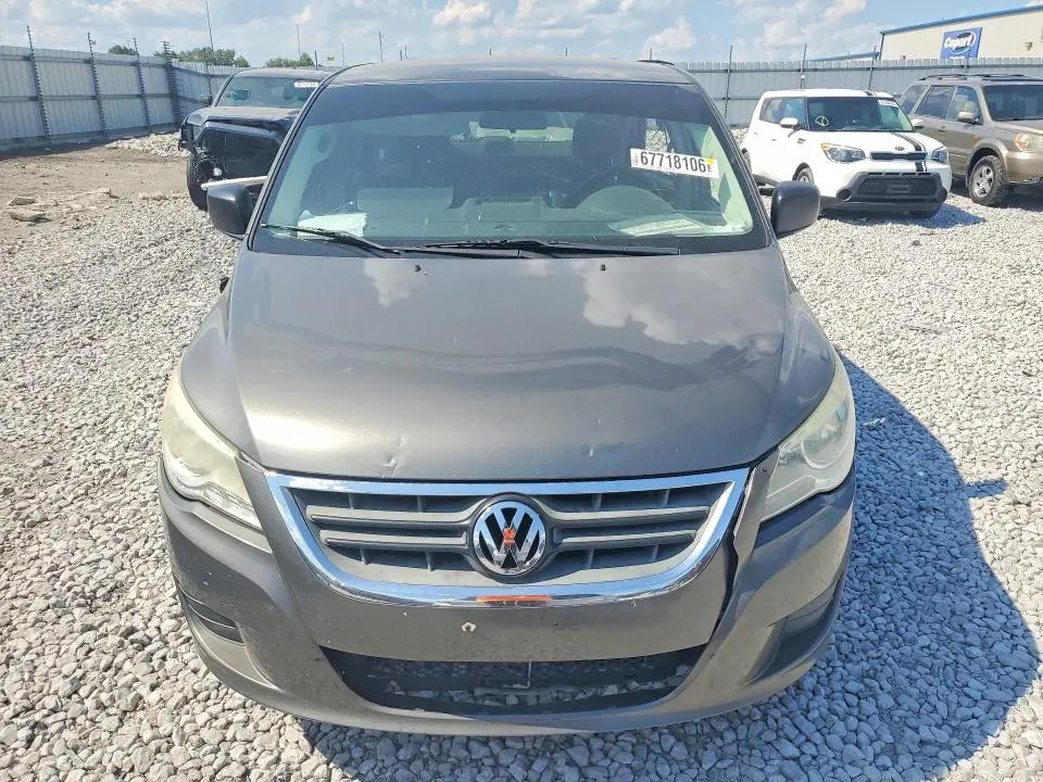 2010 VOLKSWAGEN ROUTAN S  
