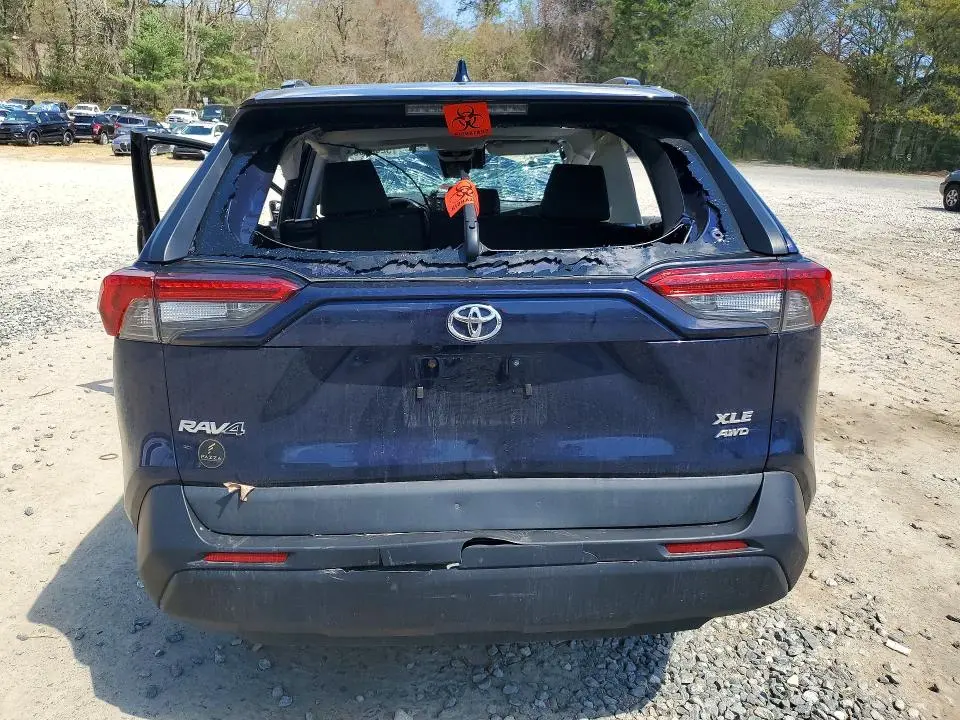 2022 TOYOTA RAV4 XLE  
