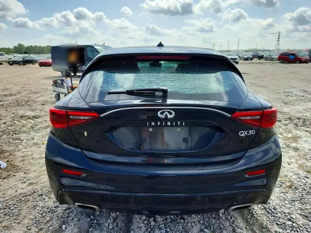 2018 INFINITI QX30 PURE  
