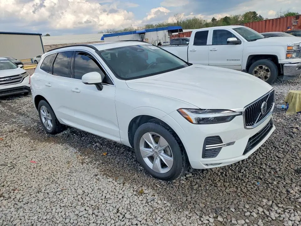 2022 VOLVO XC60 B5 MOMENTUM  