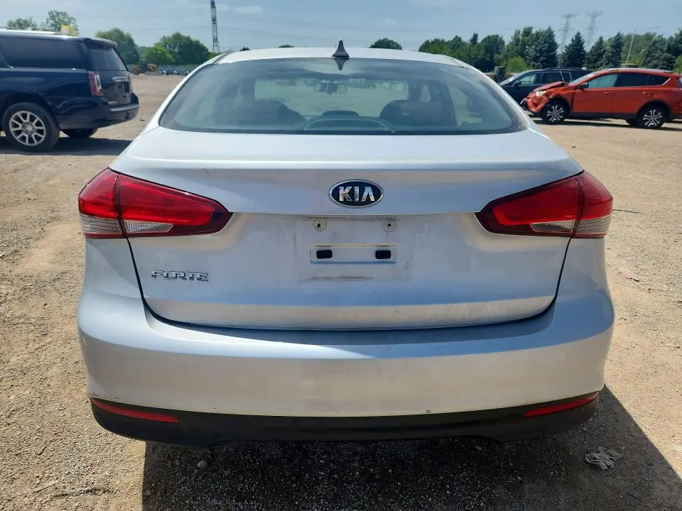 2017 KIA FORTE LX  