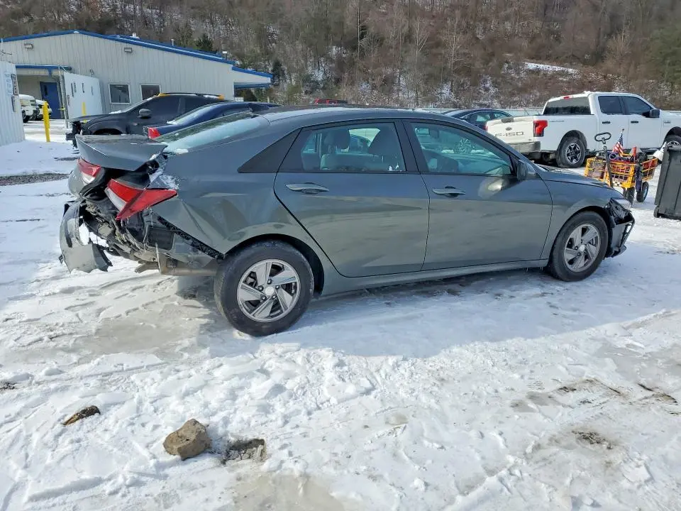 2025 HYUNDAI ELANTRA SE  