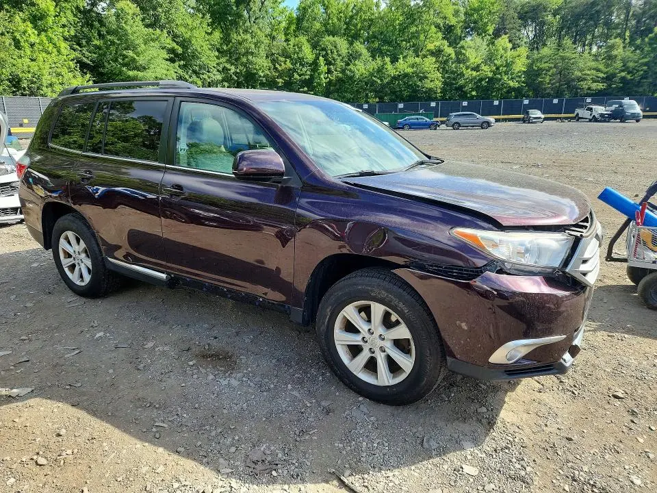 2012 TOYOTA HIGHLANDER SE  