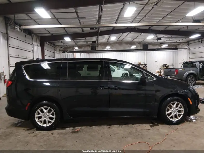 2020 CHRYSLER VOYAGER LX