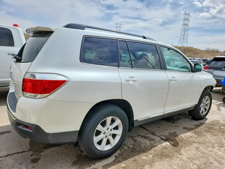 2013 TOYOTA HIGHLANDER SE  
