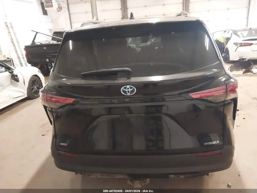 2021 TOYOTA SIENNA LE