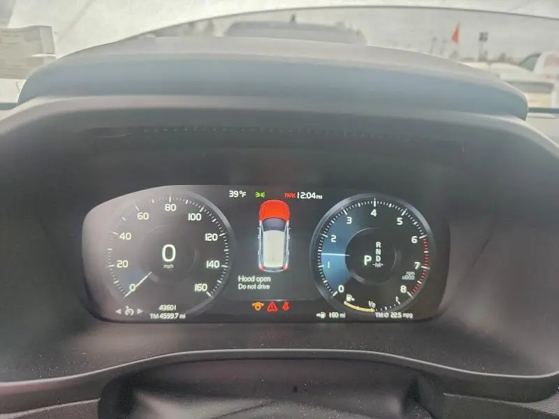 2021 VOLVO XC40 T5 MOMENTUM  