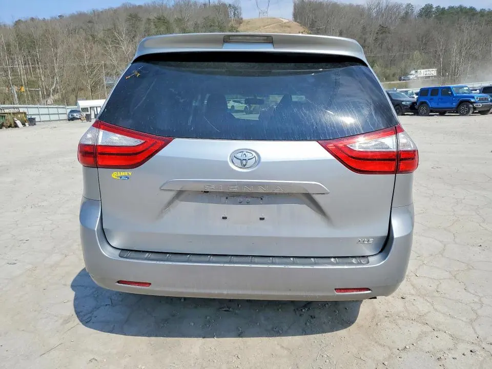 2017 TOYOTA SIENNA XLE 8-PASSENGER  