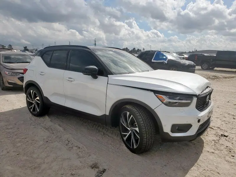 2020 VOLVO XC40 T5 R-DESIGN  
