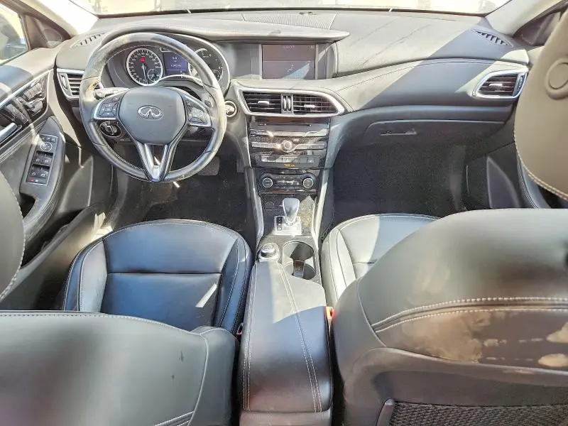 2017 INFINITI QX30 LUXURY  