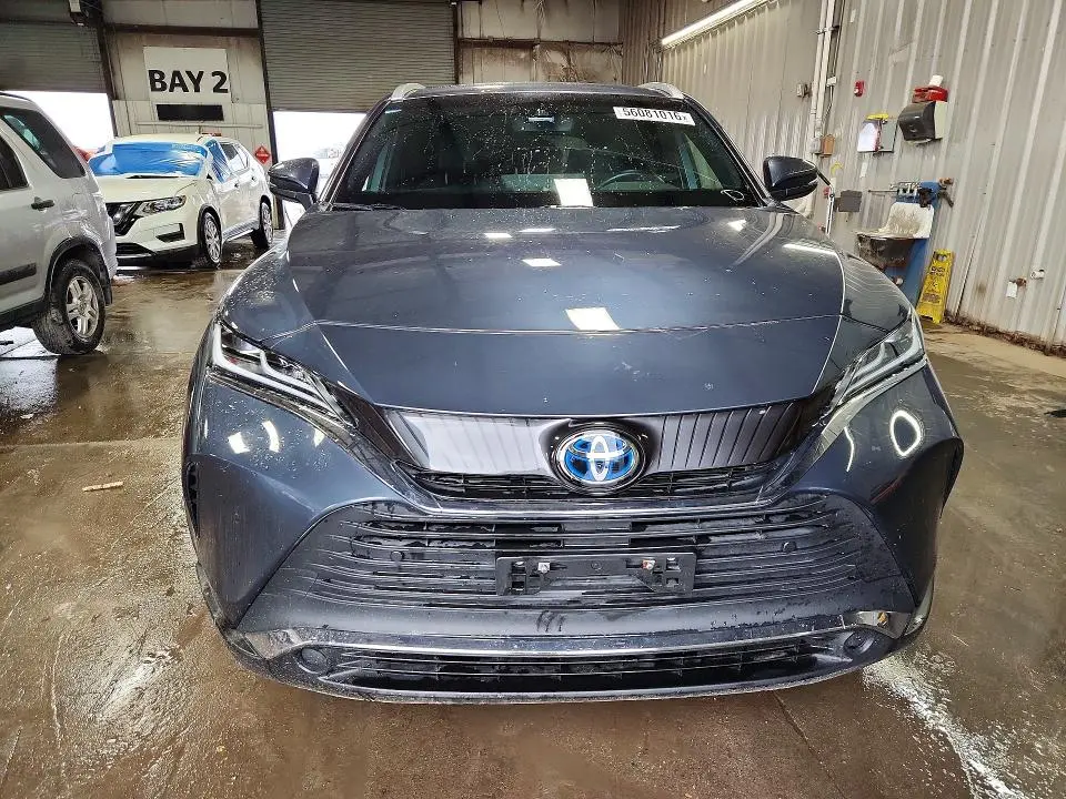 2021 TOYOTA VENZA XLE  