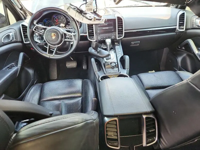 2017 PORSCHE CAYENNE   
