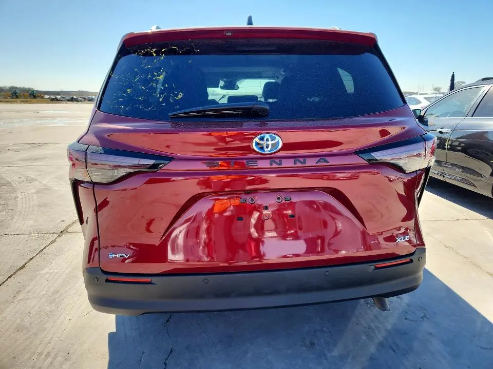 2025 TOYOTA SIENNA   