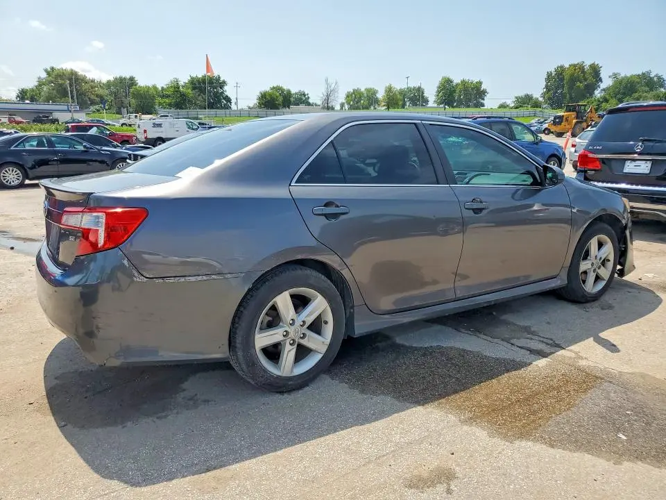 2013 TOYOTA CAMRY SE  