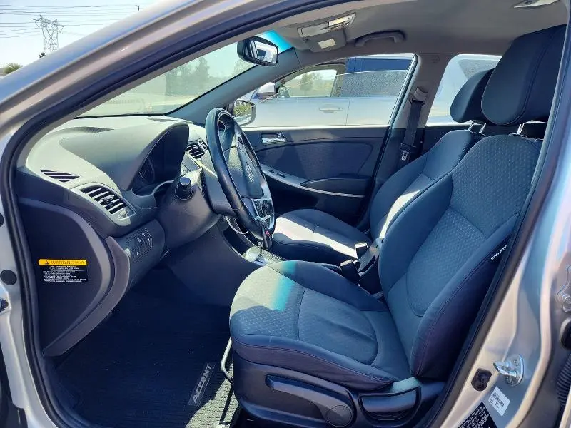 2013 HYUNDAI ACCENT SE  