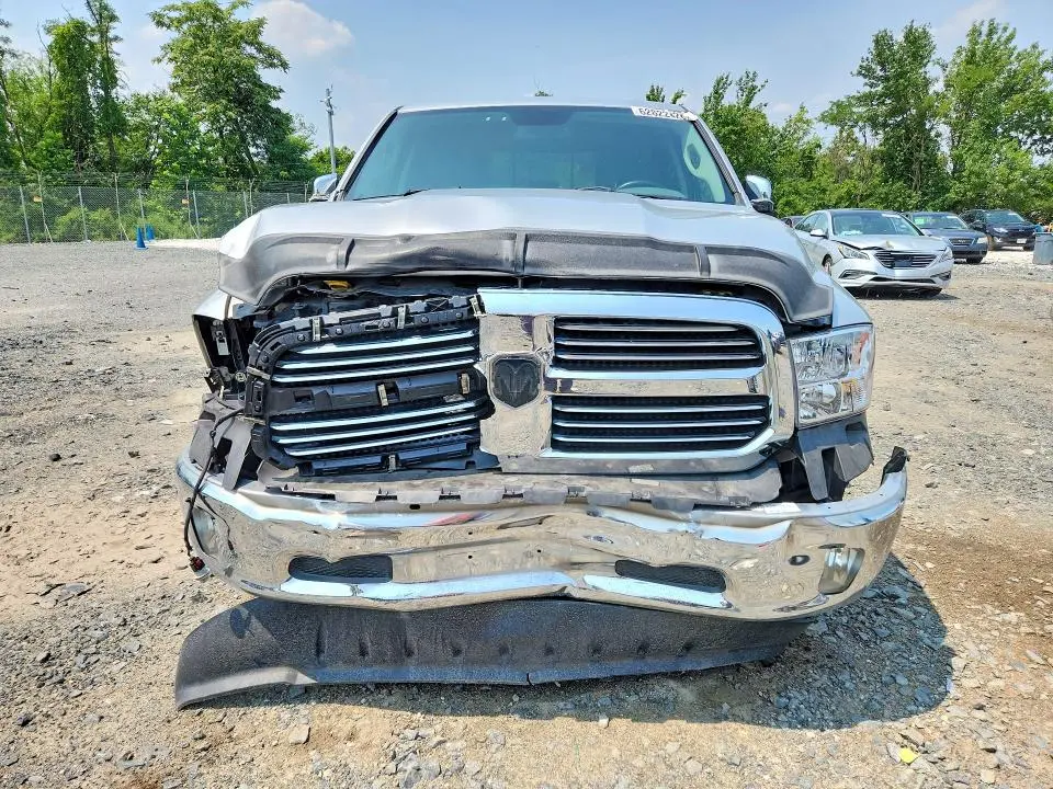 2015 RAM 1500 SLT  