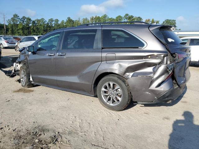 2022 TOYOTA SIENNA XLE