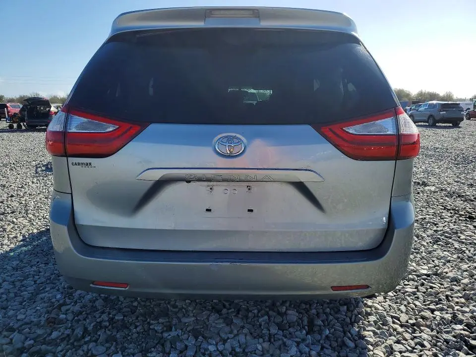 2017 TOYOTA SIENNA LE  