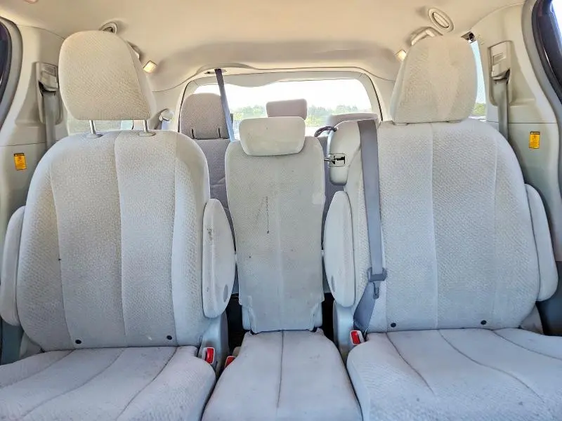 2011 TOYOTA SIENNA LE  