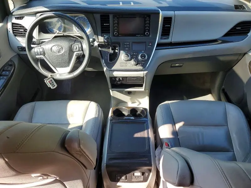 2018 TOYOTA SIENNA XLE 8-PASSENGER  