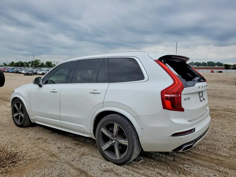 2017 VOLVO XC90 T8  