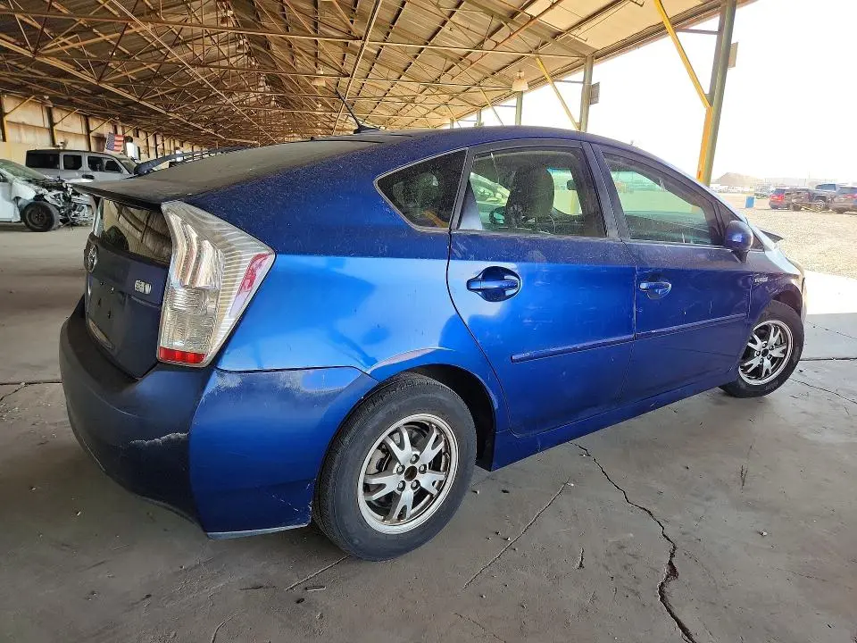 2010 TOYOTA PRIUS III  