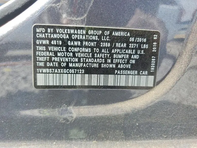 2016 VOLKSWAGEN PASSAT SE  