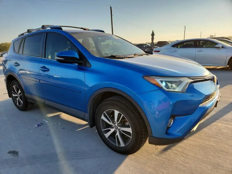 2017 TOYOTA RAV4 XLE  
