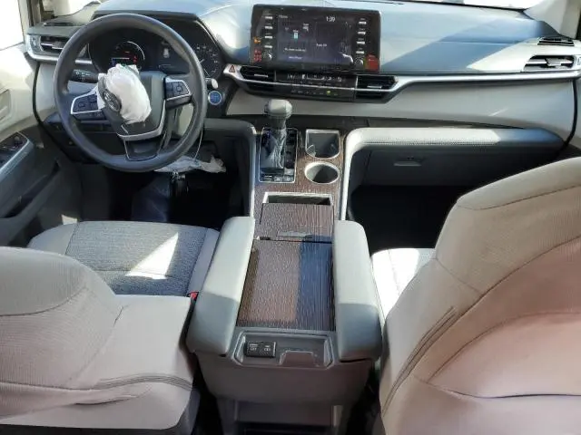 2021 TOYOTA SIENNA LE  