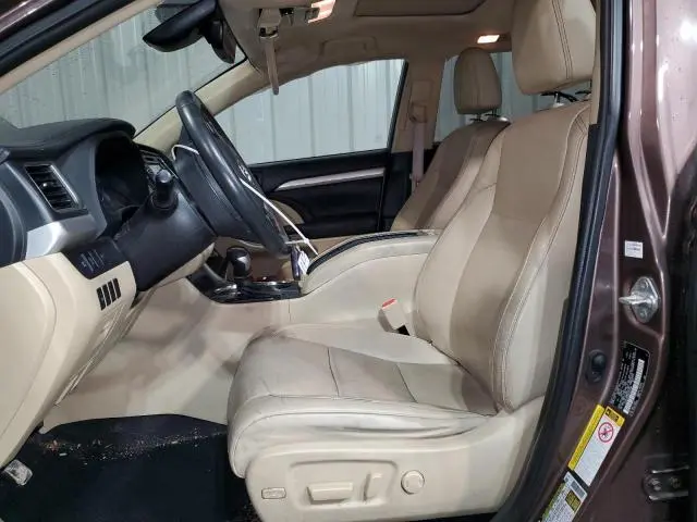 2019 TOYOTA HIGHLANDER SE