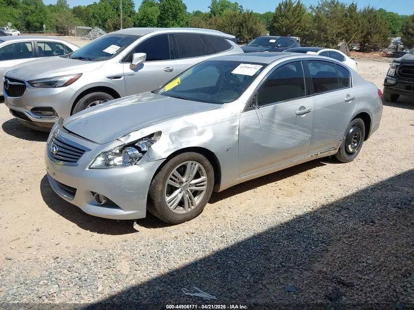 2015 INFINITI Q40  
